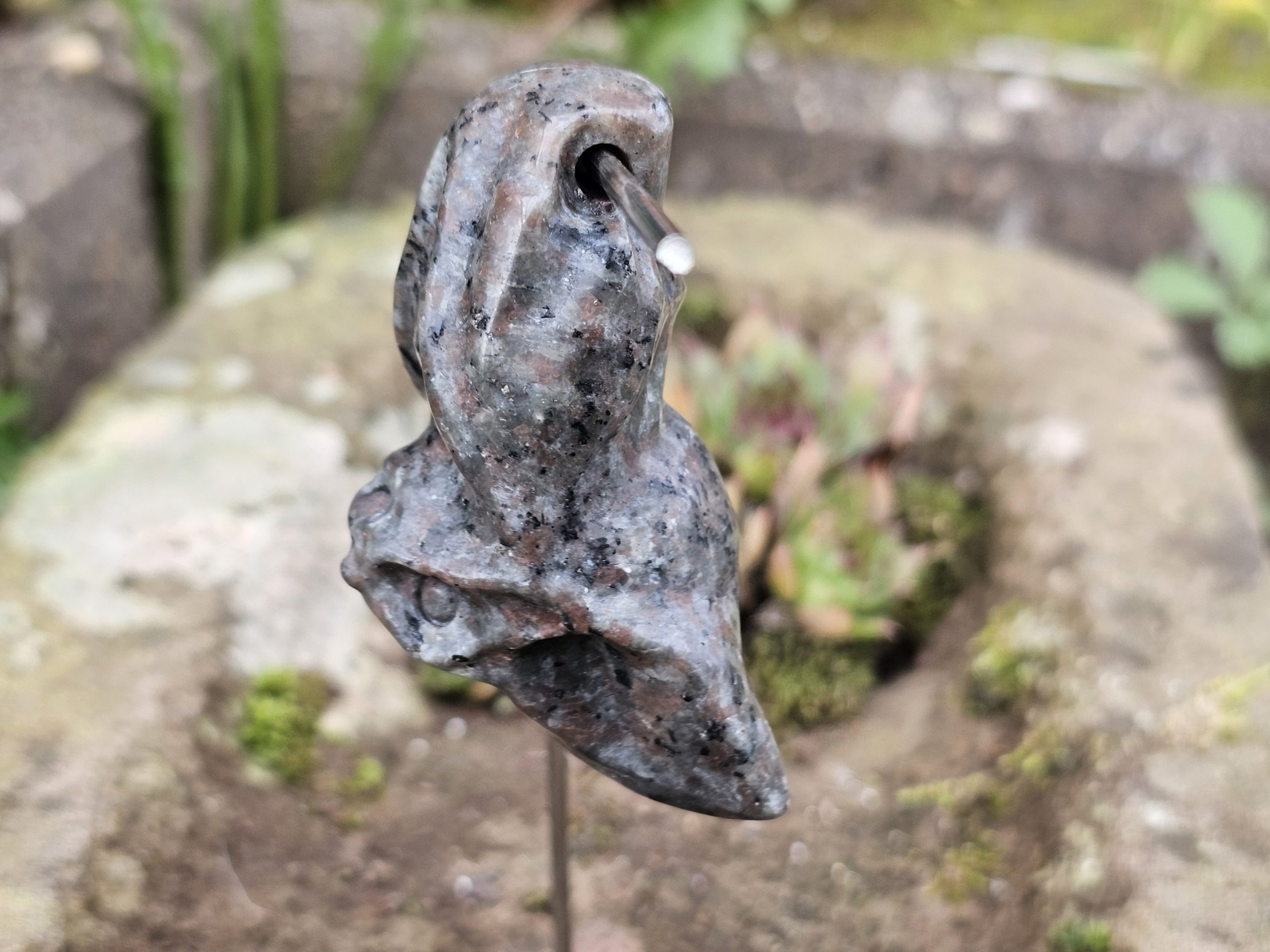 Fledermaus aus Syenit aka. Yooperlit inkl. Ständer – Bild 4