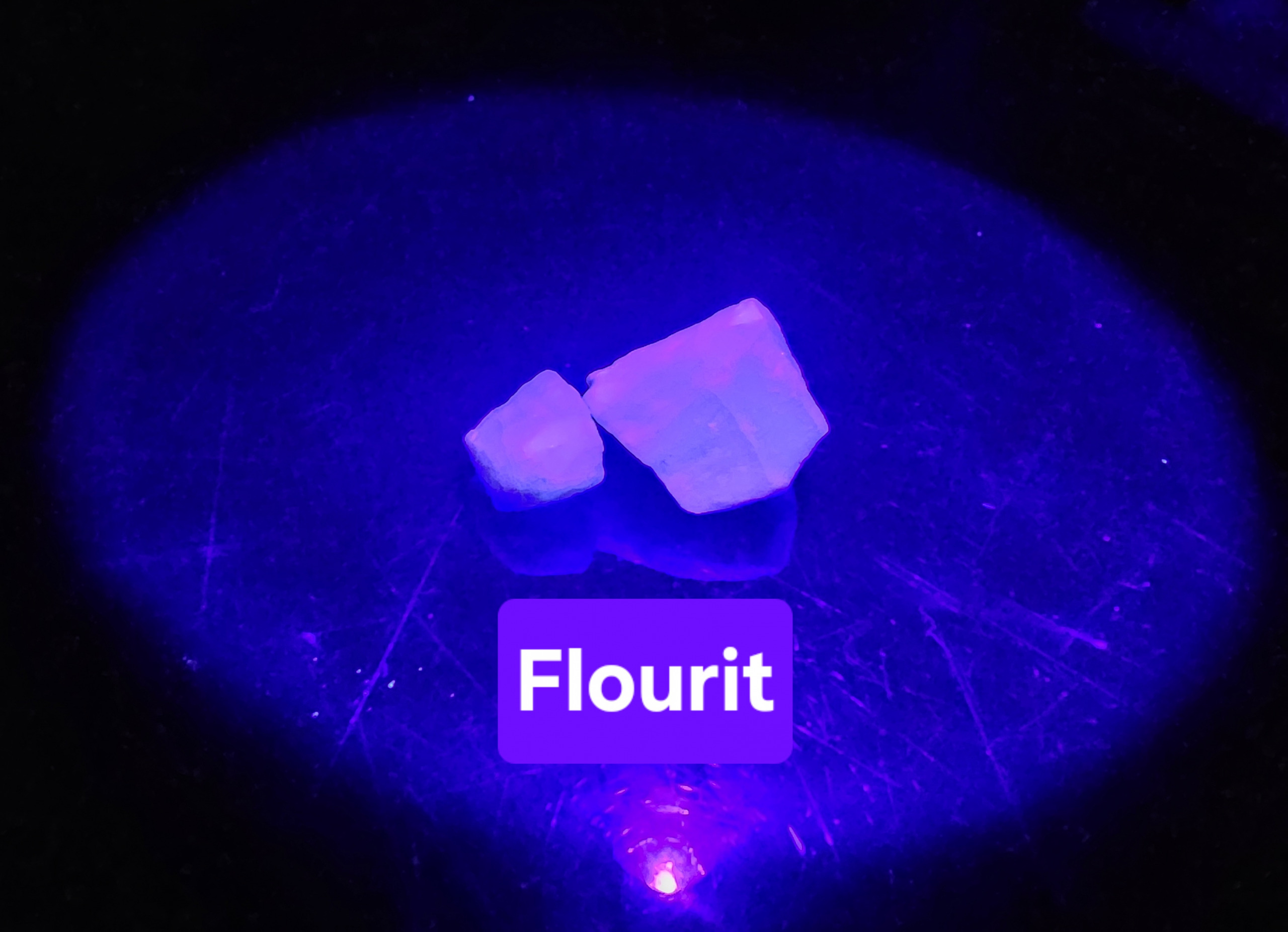 Set mit UV-reaktiven Steinen – Bild 6