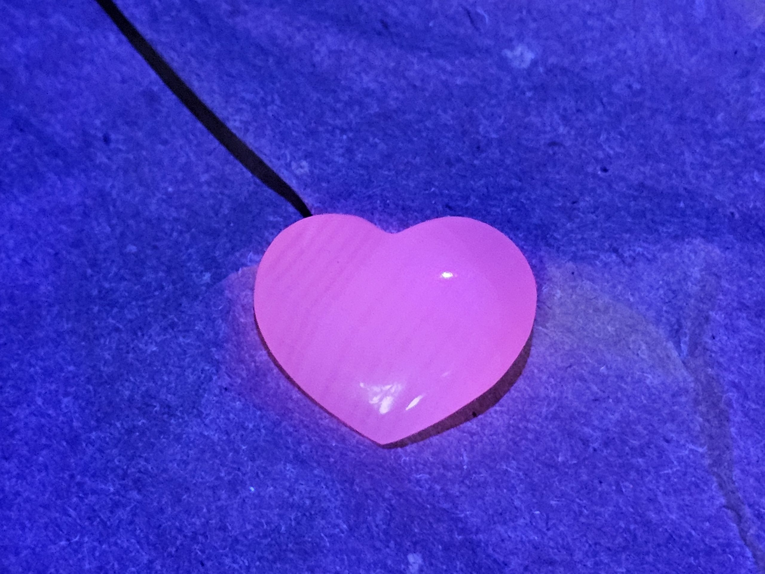 Herz aus Mangano-Calcit – Bild 2