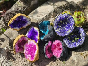 Gefärbte Geode (offen)